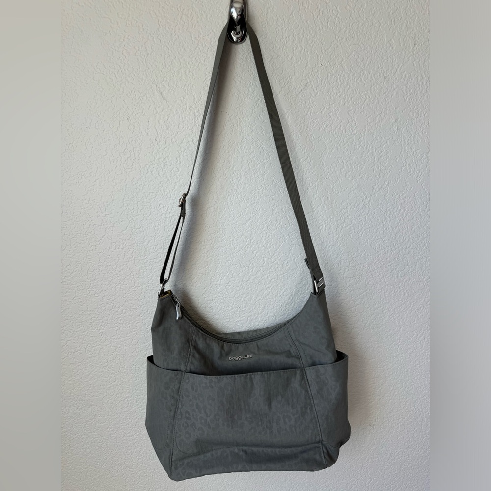 BAGGALLINI Grey Hobo Adjustable Crossbody Travel Bag with 3 external pockets